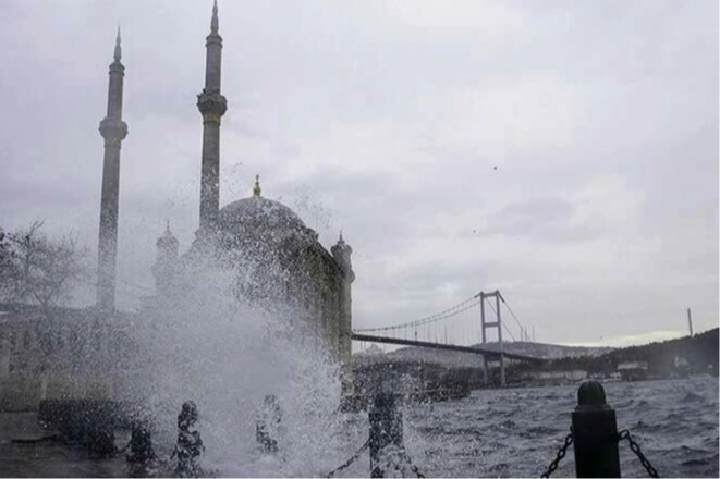Yangınlarla boğuşan Türkiye'de bugün hava nasıl olacak? Fırtına, yağış, sıcaklık...