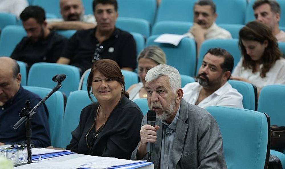 Konak Meclisi'nde iki yeni çöp kamyonu müjdesi geldi