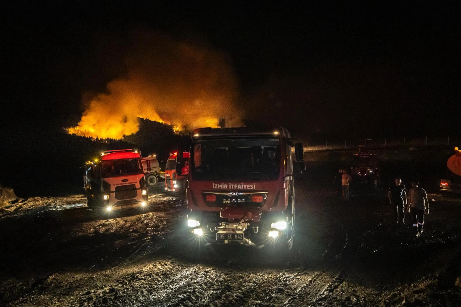 İzmir İtfaiyesi Denizli'ye destek veriyor