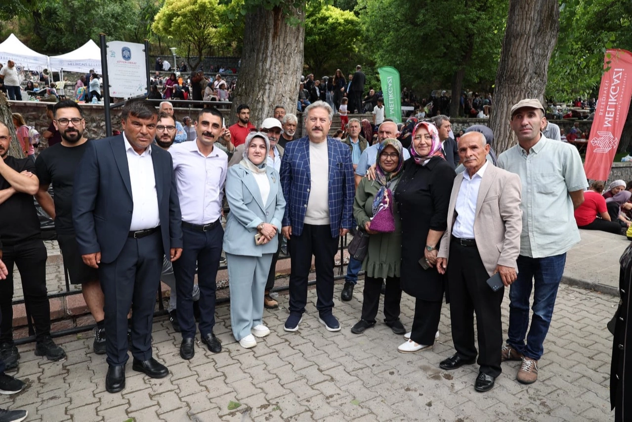 Ağırnas&rsquo;taki pilav etkinliği mahalle sakinlerini buluşturdu