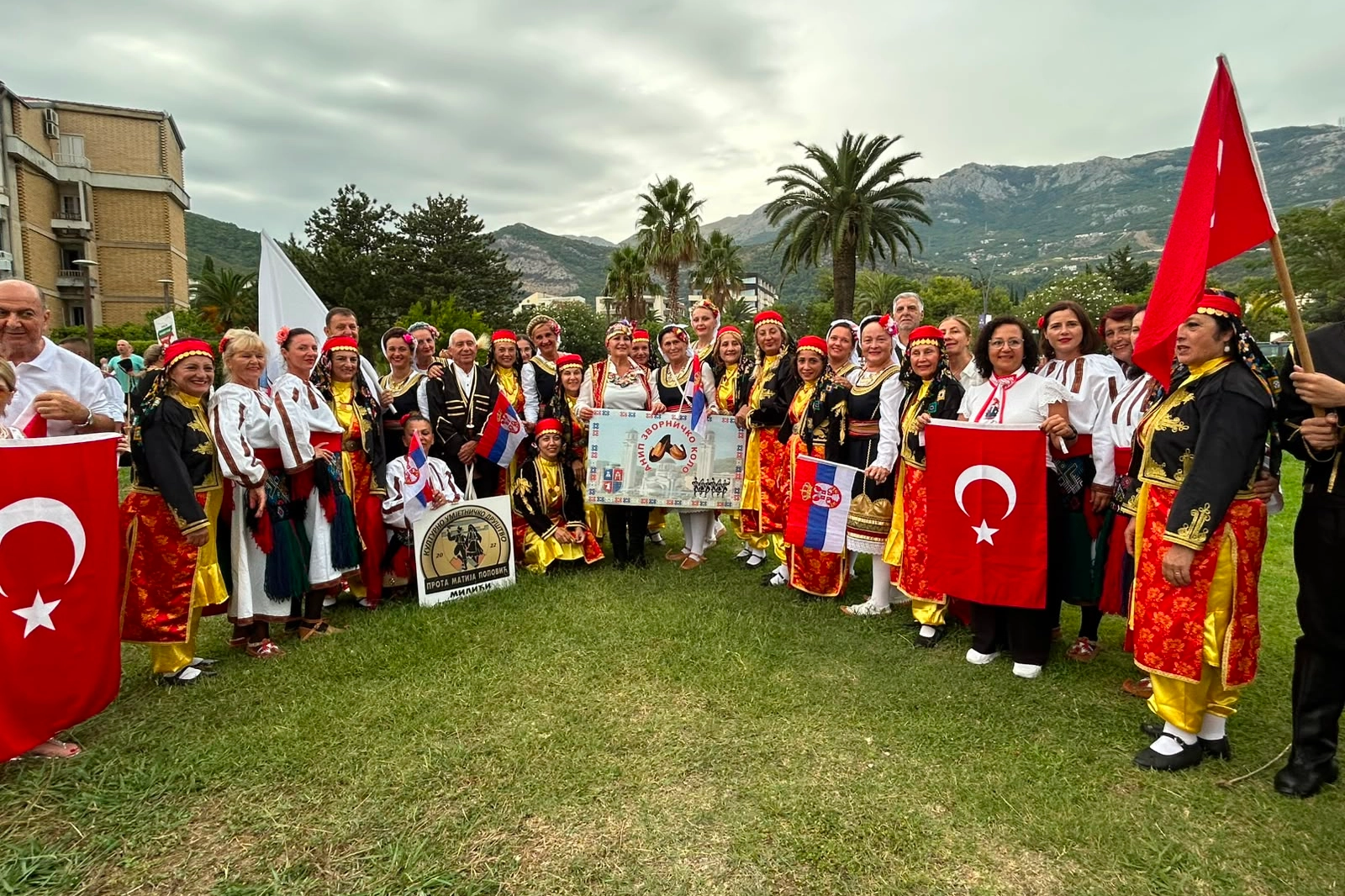 AdaDans, Karadağ&rsquo;da T&uuml;rk folklorunu sahneye taşıdı