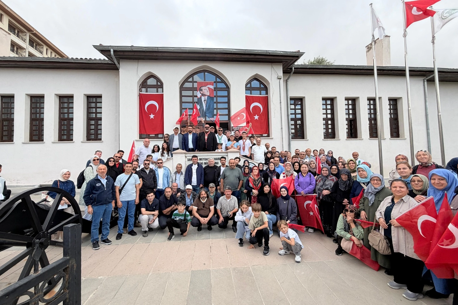 Giresun g&ouml;n&uuml;ll&uuml; alaylarının şehitleri iki kentte anıldı