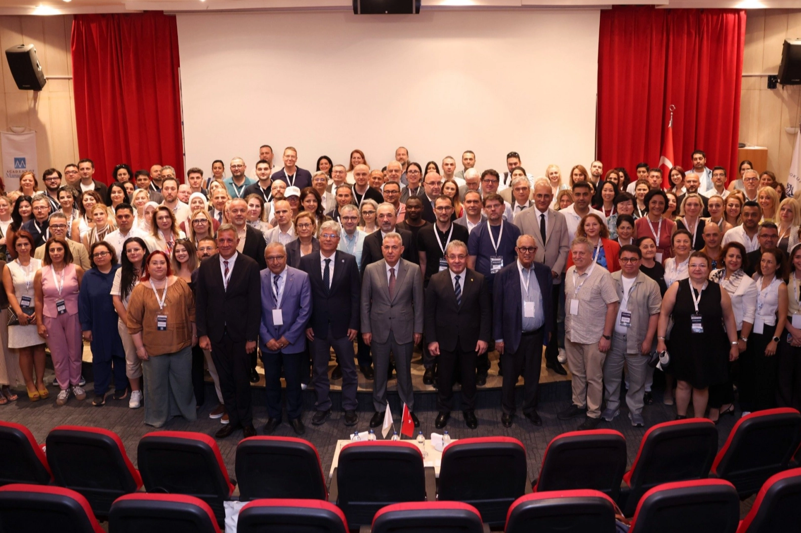 Yapay zek&acirc; &ccedil;ağında liderlik İzmir&rsquo;de uluslararası buluşmada ele alındı