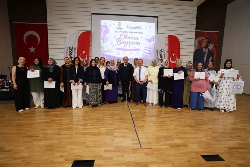 Denizli&rsquo;de okuma yazma kursunu tamamlayan 21 kadın sertifika aldı