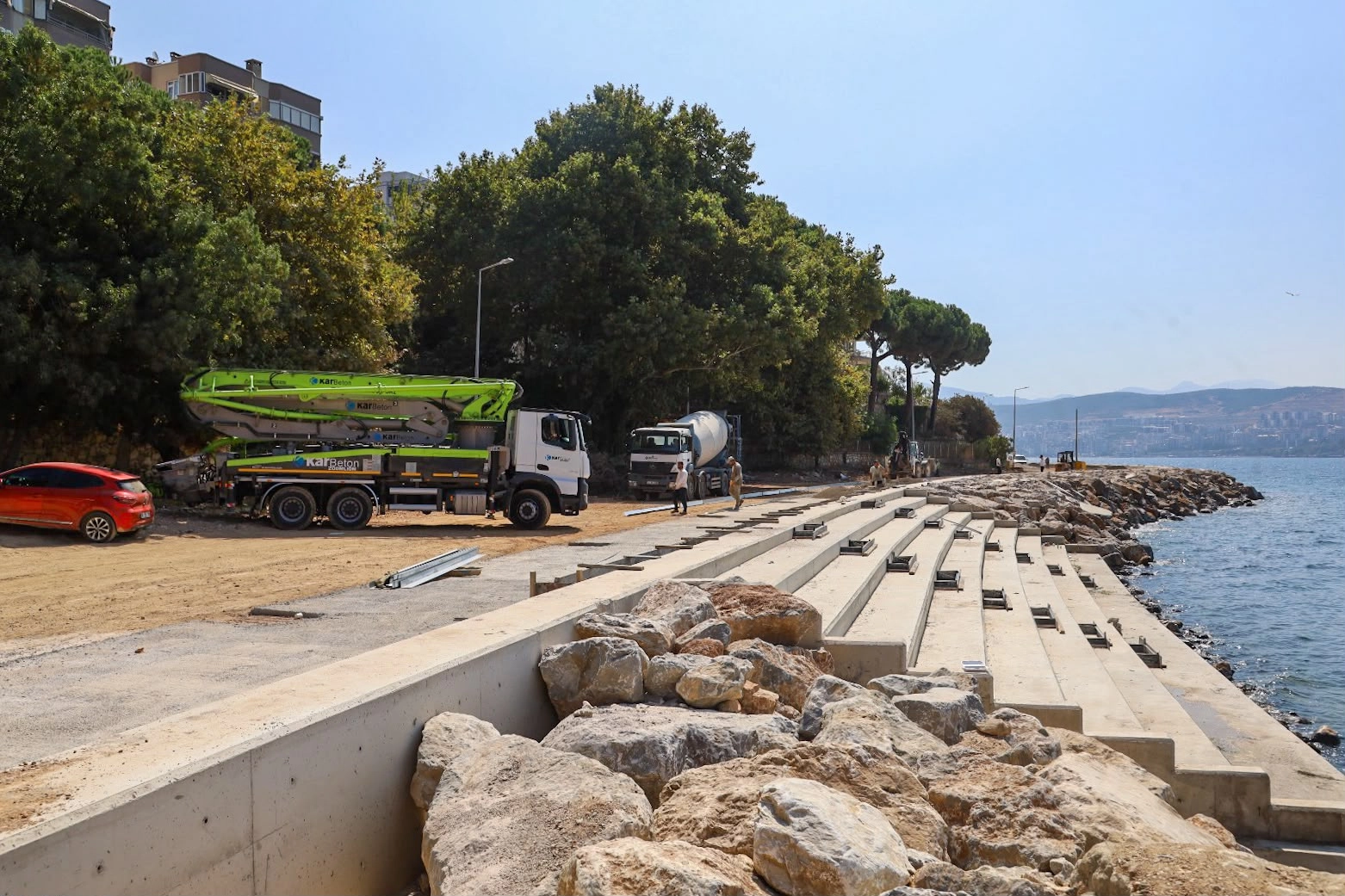 Gemlik sahilinde 47 bin metrekarelik d&ouml;n&uuml;ş&uuml;m başladı