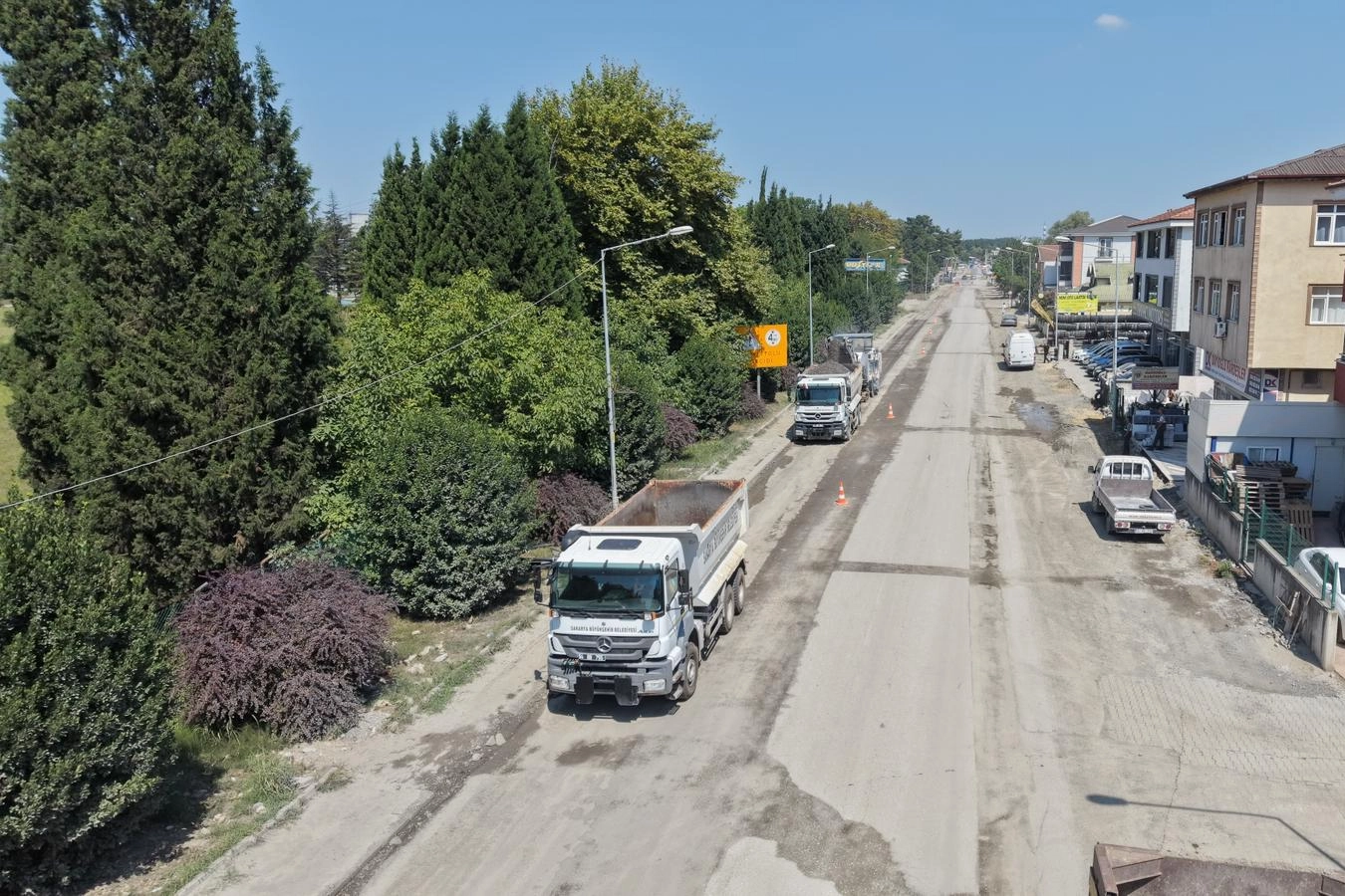 Arifiye Atat&uuml;rk Caddesi'nde iki kilometrelik yenileme başladı