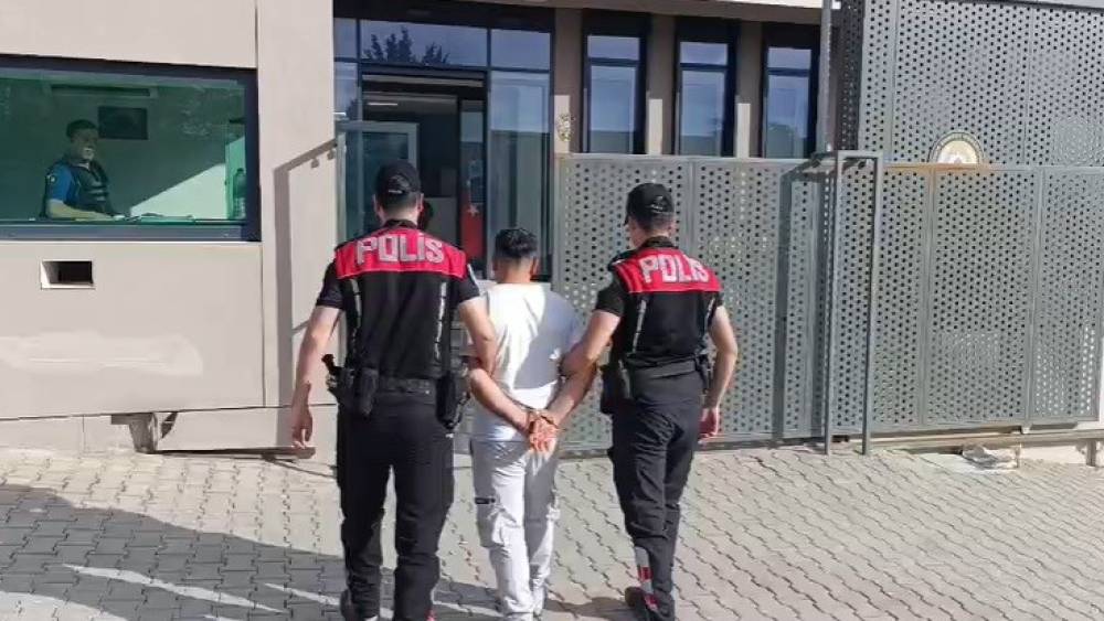 21 yıl hapisle aranan şahıs polisin dikkatiyle yakalandı!