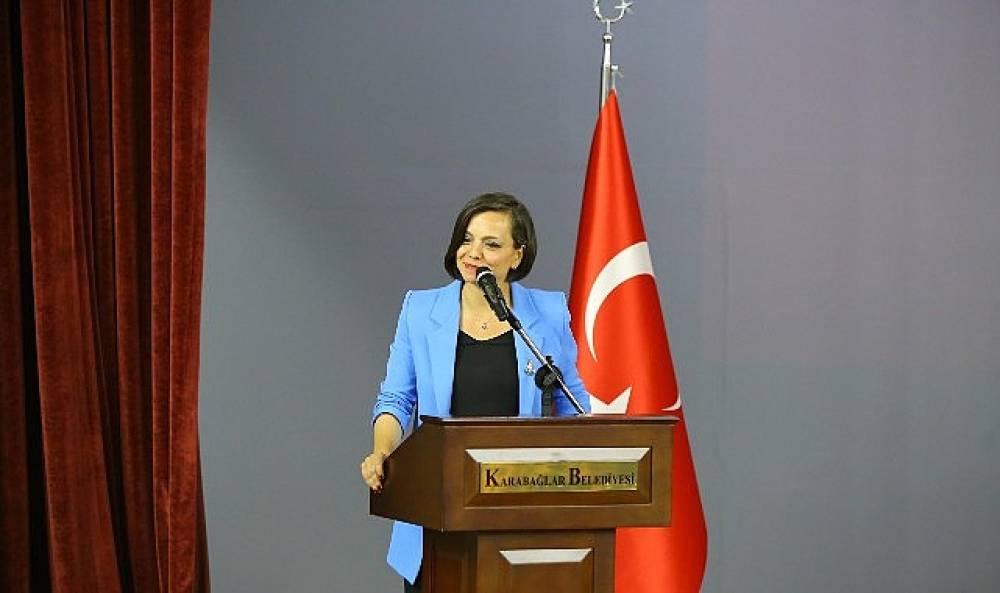 Karabağlar Belediyesi'nde aday memurlar yemin etti