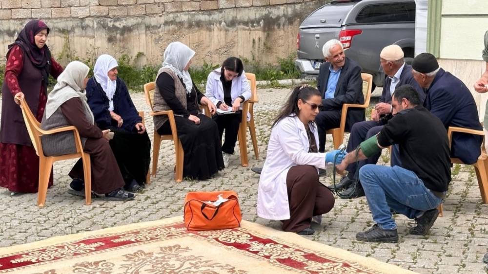 Y&uuml;ksekova&rsquo;da k&ouml;y sakinlerine hipertansiyon ve tuz kullanımı eğitimi
