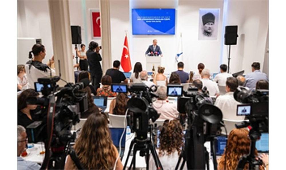Başkan Tugay Büyükşehir'in yeni personel politikasını açıkladı
