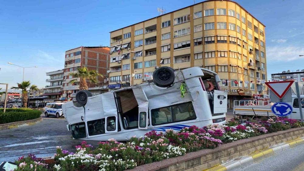 Nazilli’de trafik kazası: 3 yaralı!