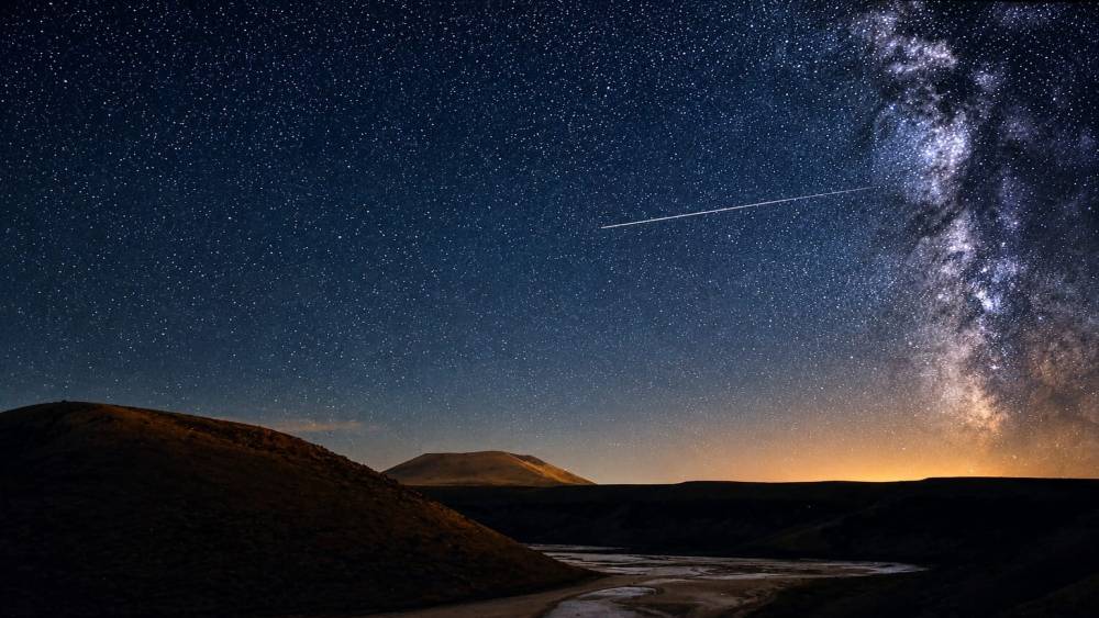 Konya Meke Krater G&ouml;l&uuml;&rsquo;nde Perseid meteor ş&ouml;leni