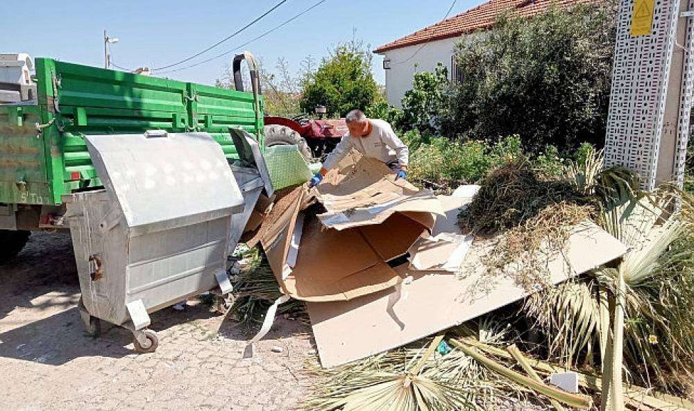 Ayvalık Belediyesi, Bayram Tatilinde Yaklaşık 15 Bin Ton Çöp Topladi