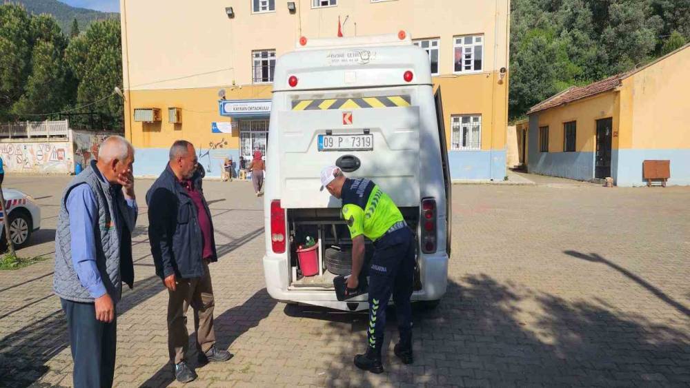 Okul çevreleri ve servis araçlarına sıkı denetim!