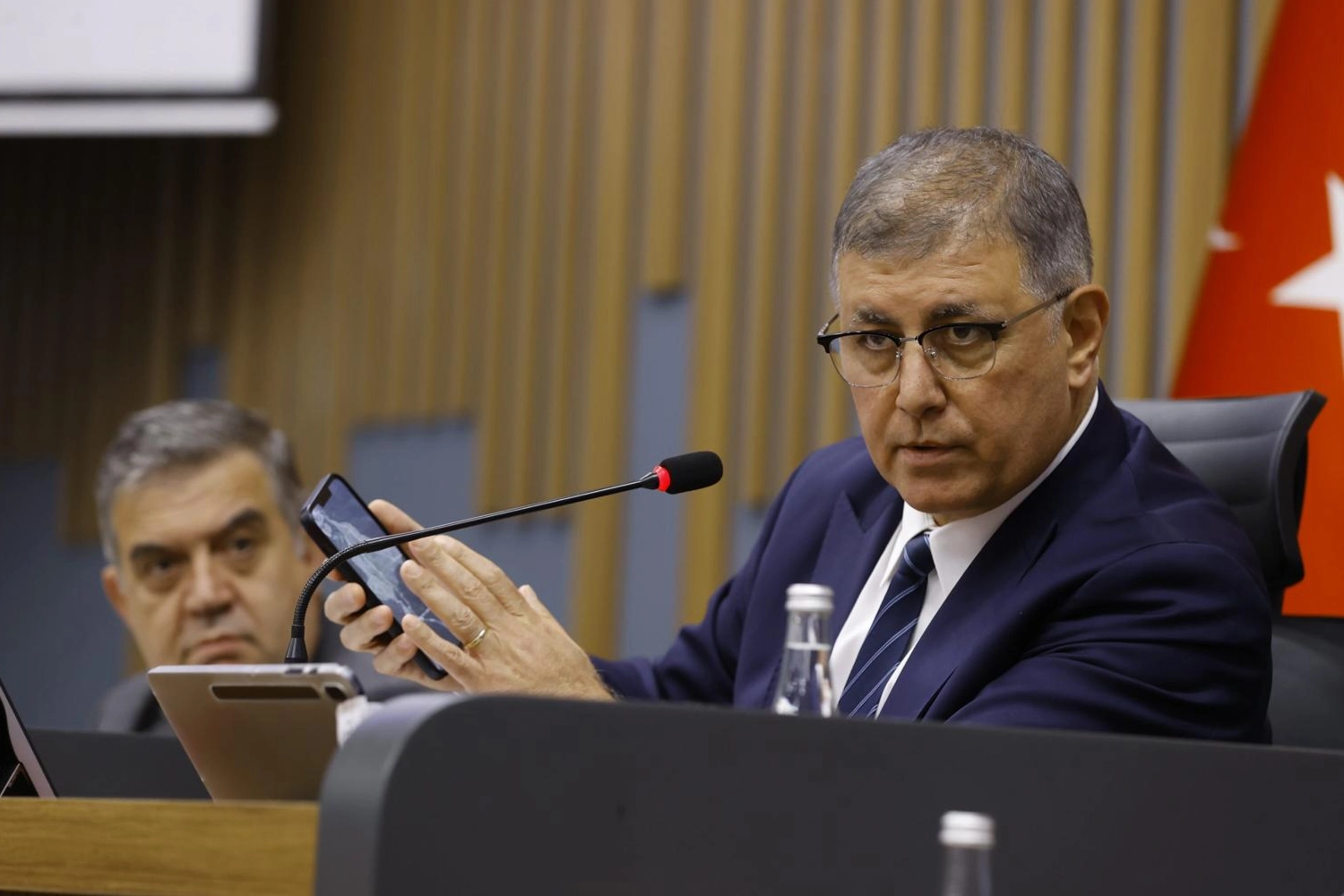 Başkan Tugay'dan Erdoğan'a eleştiri: Yetkiyi merkeze toplamak tarihi hata!