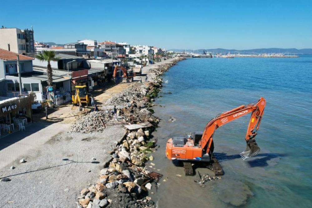 Güzelbahçe’de sahil projesine ilk kepçe