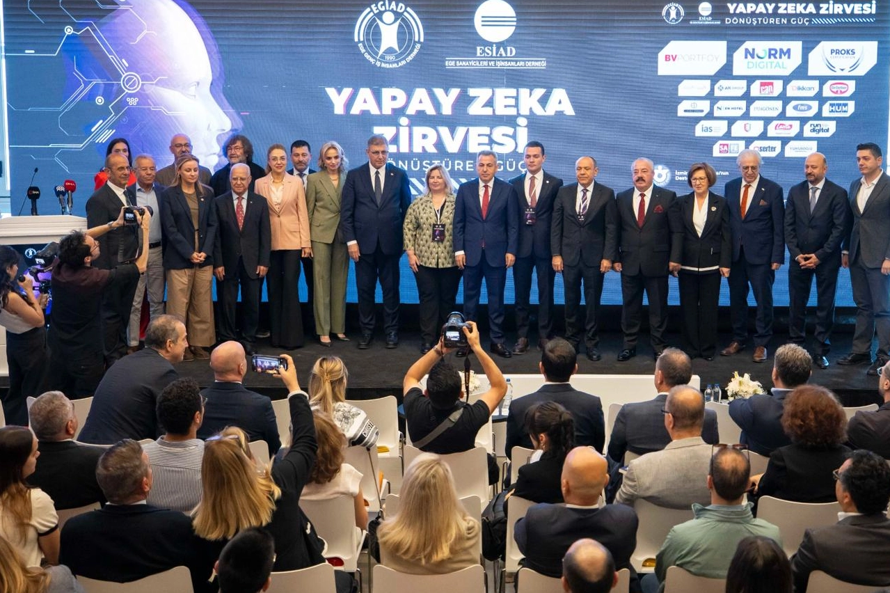 İzmir’de yapay zekâ zirvesi düzenlendi