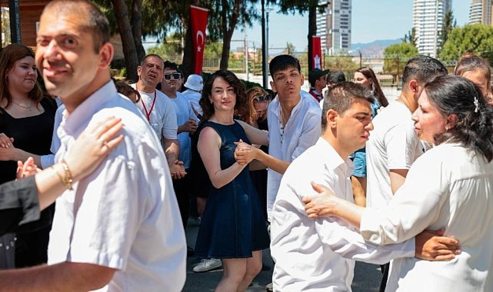 Konak'ta Engelliler Haftası'na engelsiz kutlama