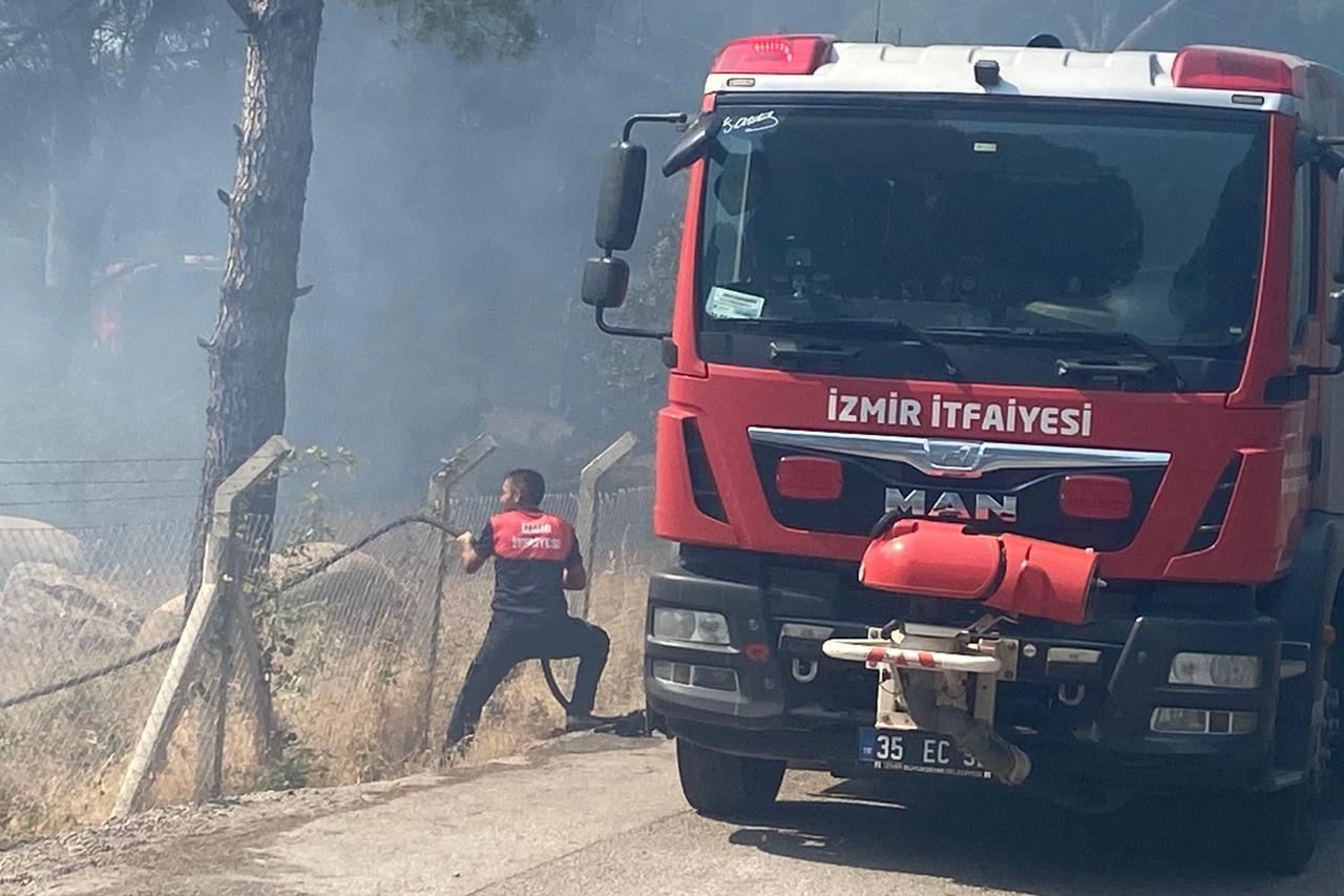 Bergama’da başlayan yangın ormanlık alana sıçradı! Müdahale sürüyor!