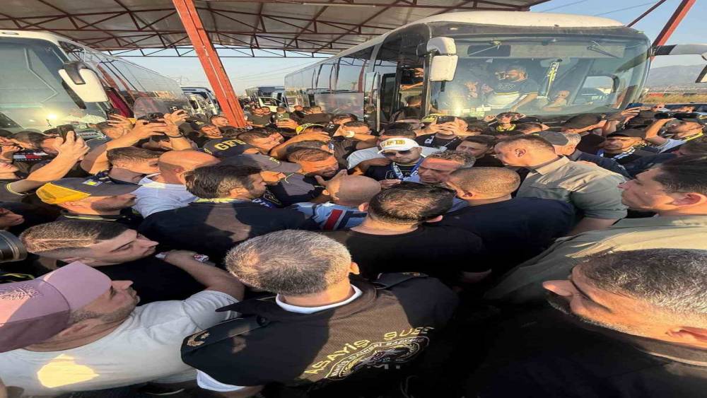 Fenerbahçe Başkanı Ali Koç, taraftarlarla stada gitti