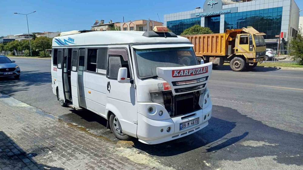 Aydın’da yolcu minibüsü alev aldı: Yolcular son anda kurtuldu