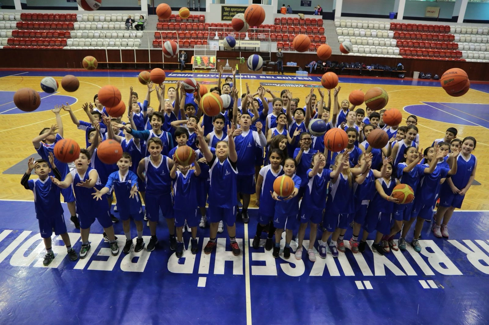 İzmir Büyükşehir'in Yaz Spor Okulları başlıyor