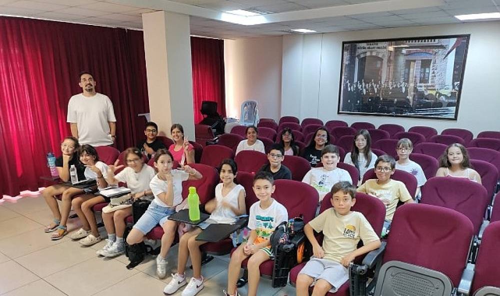 Çiğli’de genç oyuncular yeni sezonda perde açıyor
