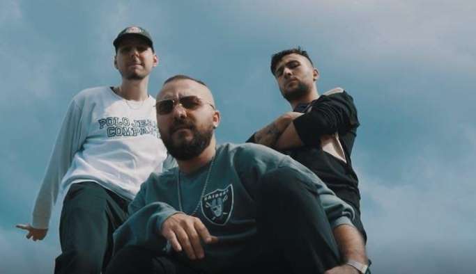 ER- G X BARON X ARES sansasyonel bir şarkıyla rap camiasına giriş yapıyorlar.
