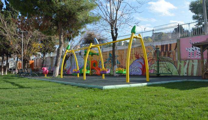 İzmir Tepecik Eğitim ve Araştırma Hastane Bahçesine Çocuklar İçin Oyun Parkı Yapıldı