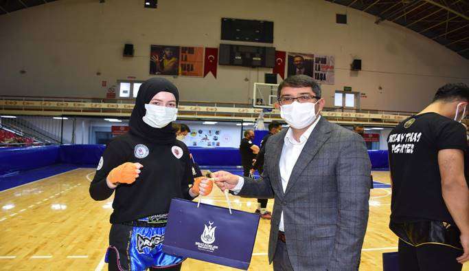 Başkan Ömer Faruk Çelik: Muaythai antrenörlerine başarılar diledi