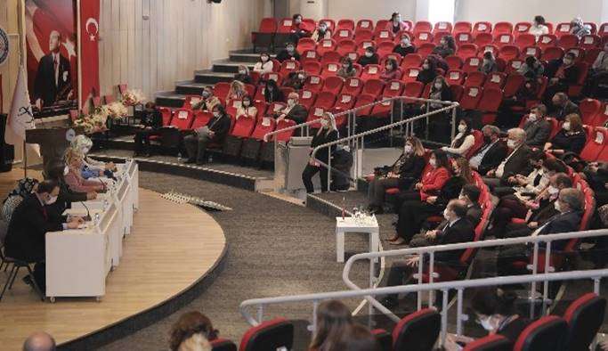 Dokuz Eylül Üniversitesi: Hayatın Her Alanında Kadın temalı panel gerçekleştirdi