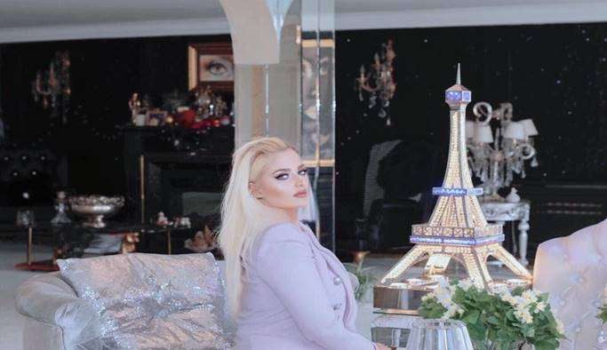 Melisa Özmen mart ayında iki dergiye birden kapak yıldızı oldu