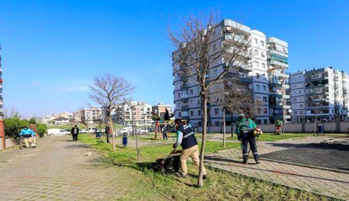 İzmir Buca Belediyesi ilçenin parklarında başlattığı bakım ve onarım çalışmalarını hızlandırdı