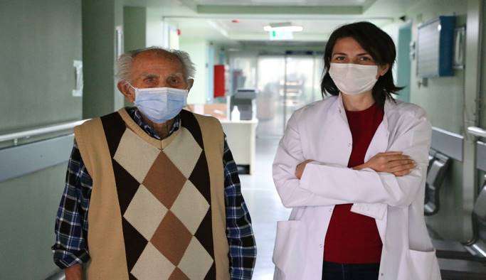 İzmir’de yaşayan 90 yaşındaki emekli Halit Çaylak: Ameliyat İle nefes darlığından kurtuldu
