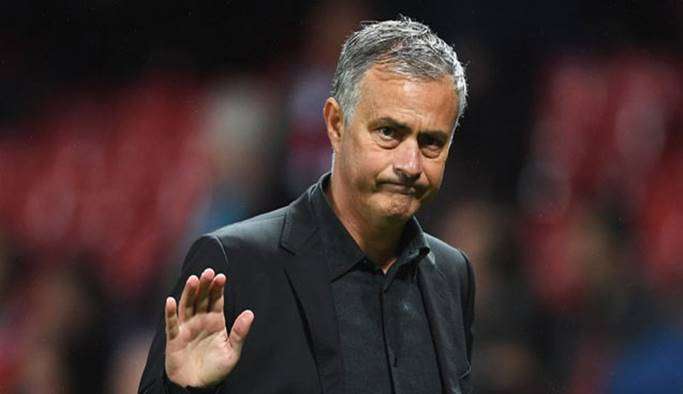 Portekizli teknik direktör Jose Mourinho ile yolları ayırdı