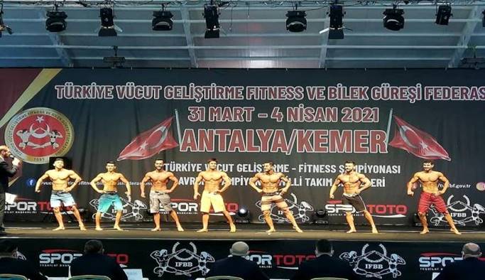 Türkiye birinciliği ve milli takım seçmelerinde Genç Erkekler Fitness kategorisinde Türkiye şampiyonu oldu