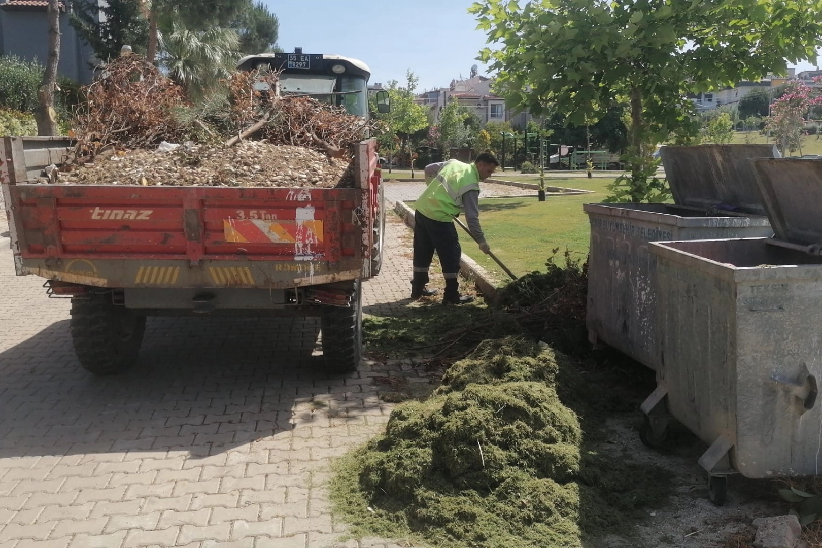 Güzelbahçe'de yaz temizliği
