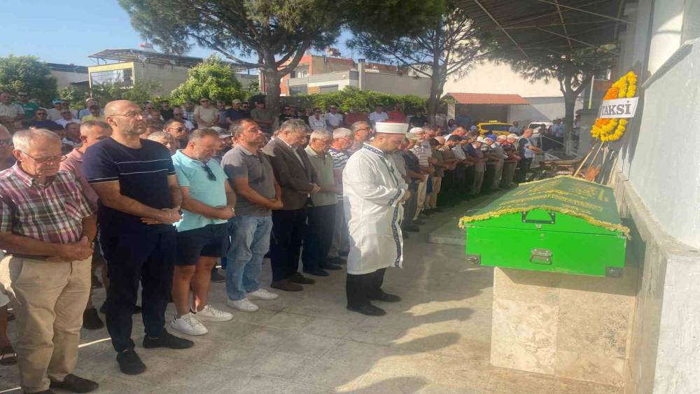 Kuşadası’nda bıçaklı saldırıya uğrayan taksici toprağa verildi