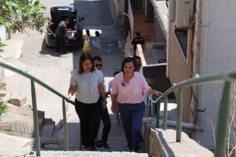 Karabağlar'da sorunlara muhtarlarla yerinde çözüm