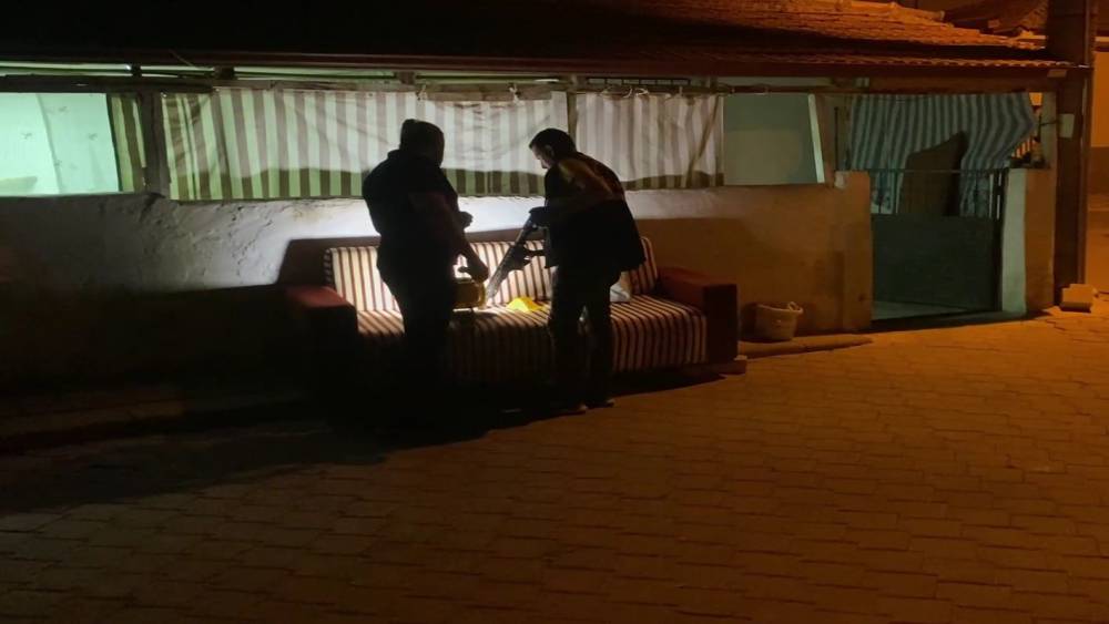 Kurşunlanan evde bulunan k&uuml;&ccedil;&uuml;k &ccedil;ocuk elinden yaralandı
