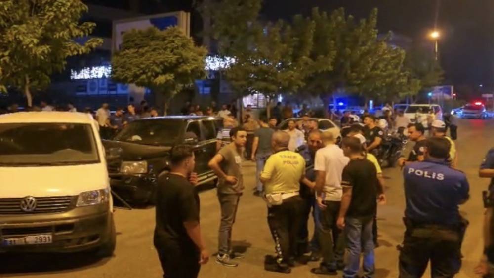Nizip&rsquo;te Polis Takibindeki Ara&ccedil; 4 Park Halindeki Araca &Ccedil;arptı