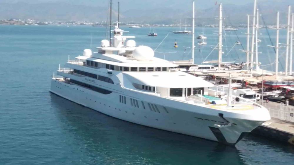 80 metrelik Elements yatı Fethiye&rsquo;de yakıt ikmali yaptı