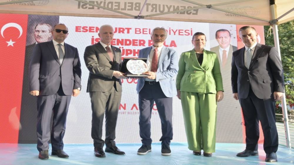 Esenyurt&rsquo;ta k&uuml;t&uuml;phane ve emekli evi hizmete a&ccedil;ıldı