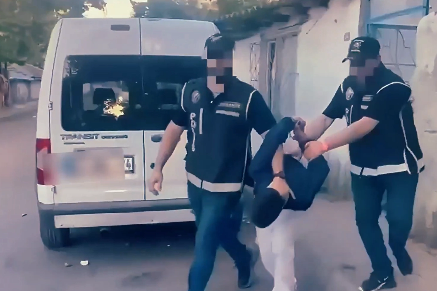 İstanbul’da kafeyi kurşunlayan 3 şüpheli yakalandı!