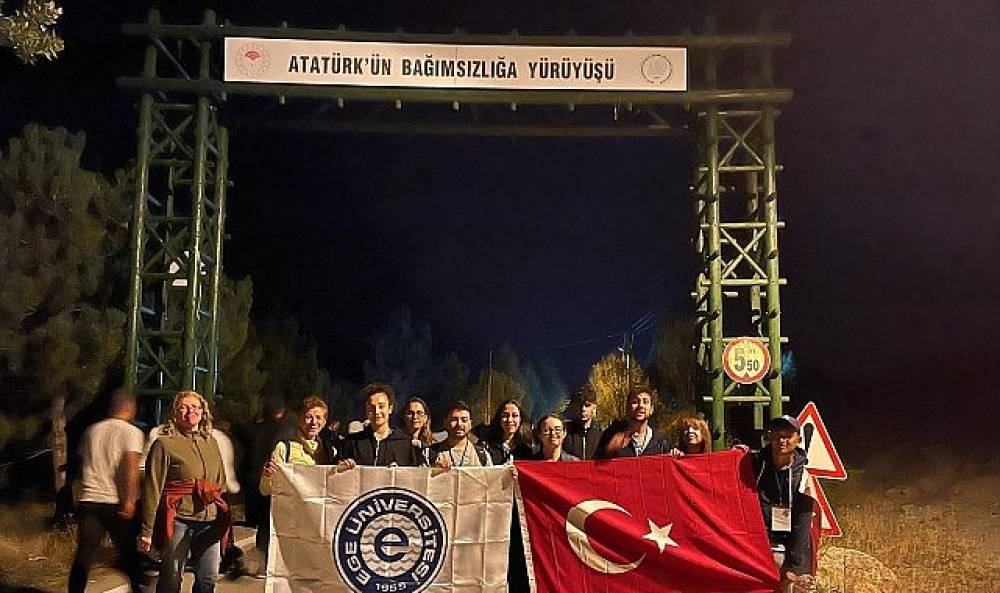 EÜ öğrencileri 'Kocatepe Zafer Yürüyüşü'ne katıldı