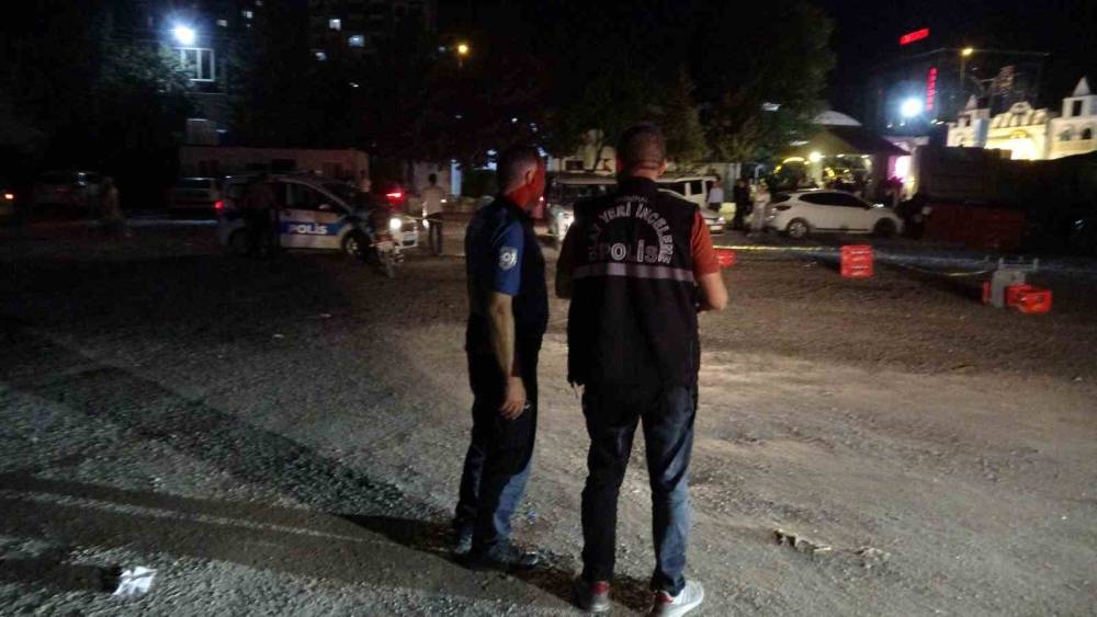 Malatya&rsquo;da d&uuml;ğ&uuml;n salonundaki tartışmada bir kişi yaralandı