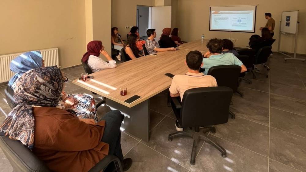 Ak&ccedil;akoca&rsquo;da sağlık &ccedil;alışanlarına iş g&uuml;venliği eğitimi