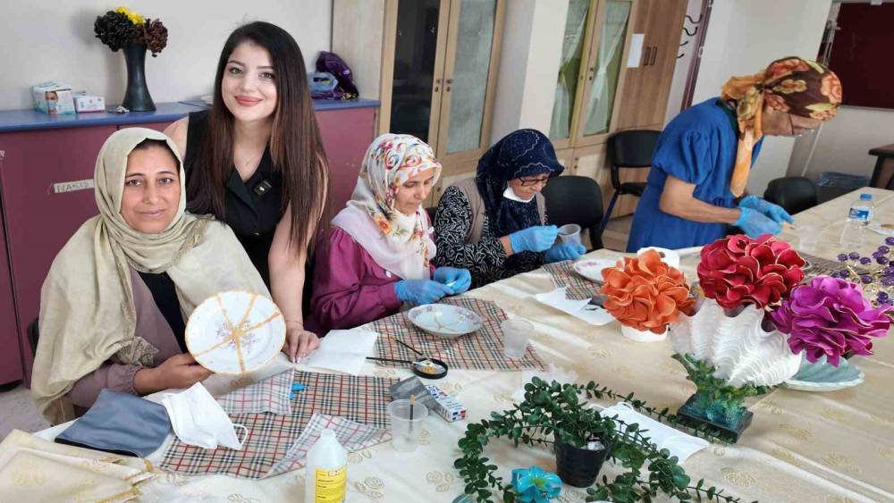 Mersin&rsquo;de kadınlar Kintsugi at&ouml;lyesinde sanatla buluştu