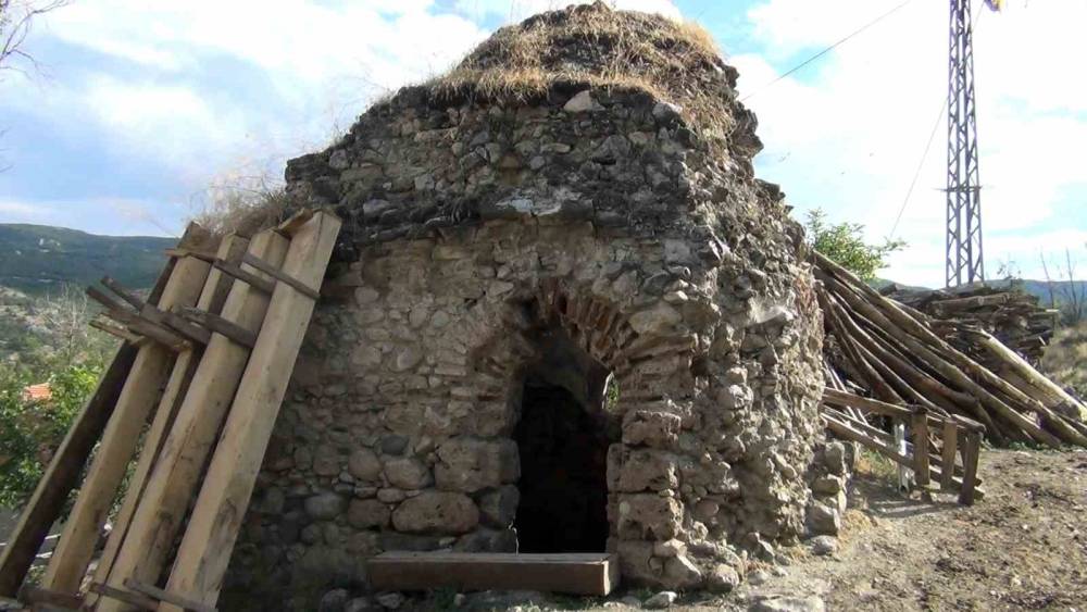 Mecit&ouml;z&uuml;&rsquo;n&uuml;n İbek k&ouml;y&uuml;ndeki tarih&icirc; hamam i&ccedil;in restorasyon &ccedil;ağrısı