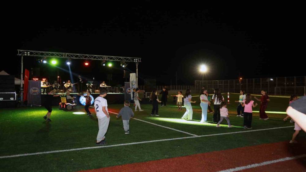 Belediye &ccedil;alışanlarından oluşan Grup Şantiye Başakpınar&rsquo;da sahne aldı